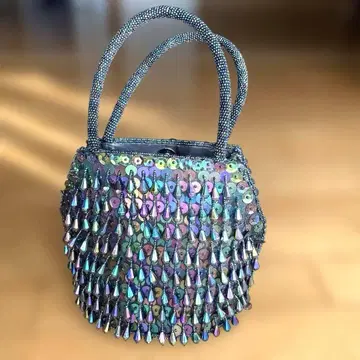 비즈 장식 핸드백