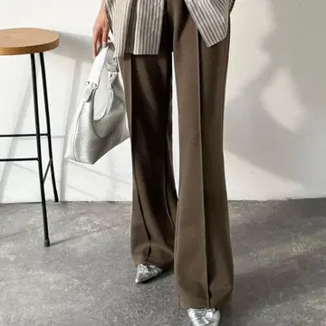 [새상품] 성인 롱 레그 실루엣 종이상자 소재 핀턱 플레어 팬츠