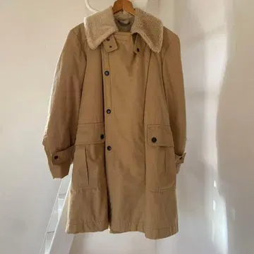 보아 카라 부착 베이지 트렌치코트