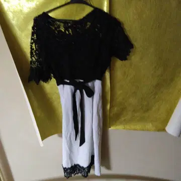 레이스 상의의 블랙 화이트 원피스