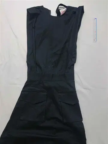 율리아 예피엠추크 블랙 원피스 포켓 부착 여성용