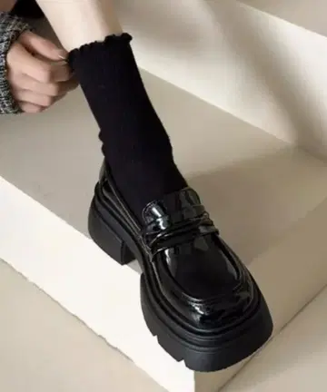 통굽 블랙 로퍼