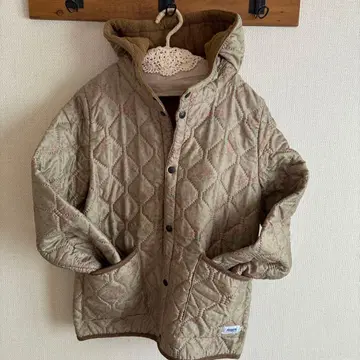 ARMEN 꽃무늬 퀼팅 자켓 베이지 후드 부착