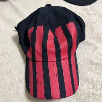 BIGBANG 스트라이프 캡 블랙/빨간색