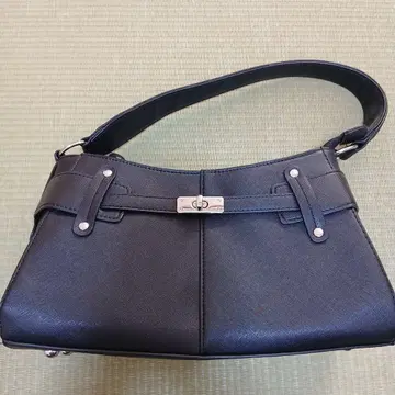 블랙 핸드백 내부 지퍼 포함