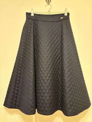 [ 새상품급 ] FOXEY 폭시 퀼팅 플레어 스커트 미드나잇 블루