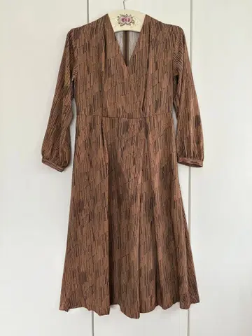 스트라이프 패턴 브라운 롱 원피스 38