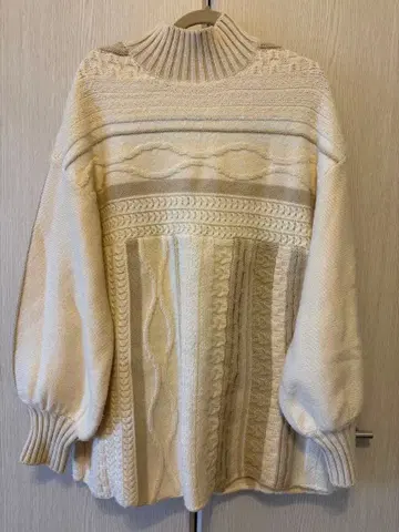 Eaphi 아이보리 하이넥 케이블 니트 스웨터