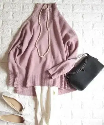 NOBLE 캐시미어 터치 오버 사이즈 터틀 니트 더스티 핑크