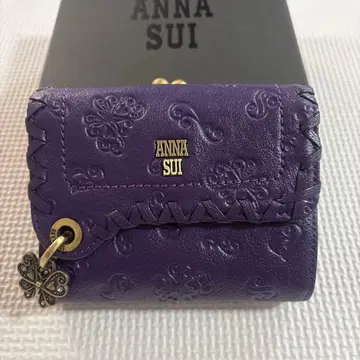 ANNA SUI 엠보싱 가공 퍼플 접이식 지갑