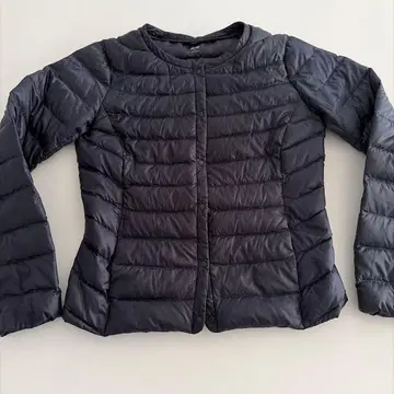 유니클로 울트라 라이트 다운 S 사이즈 네이비 다운 자켓 단추식