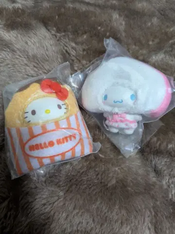 치비토모 시리즈 헬로키티 시나모롤 키링 세트