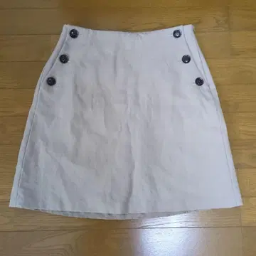 IENA 버튼 달린 베이지 스커트 40