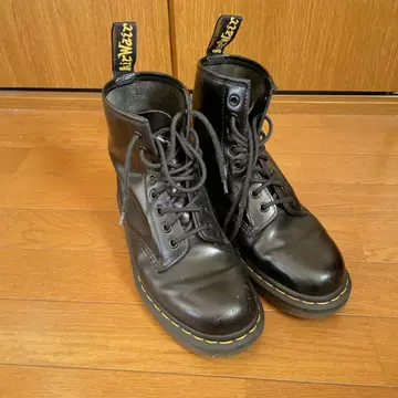 닥터 마틴 8홀 부츠 블랙 박스 없음