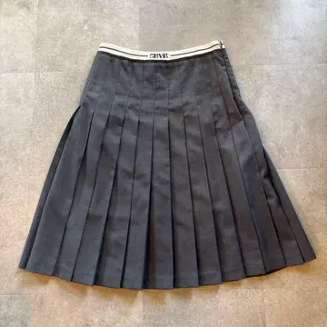 GROVE 프론트 로고 플리츠 스커트 미디 기장 그레이