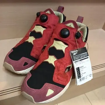 [ 새상품급 ] Reebok x 스트리트 파이터 펌프 퓨리 27.5cm