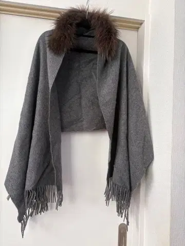 투모로우랜드 보르지 퍼 달린 울 숄 그레이