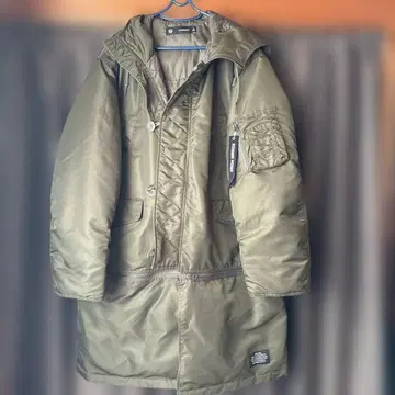 올리브색 후드 부착 밀리터리 자켓