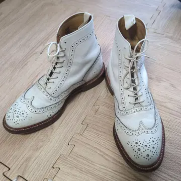 Trickers x PaulSmith 화이트 가죽 윙팁 부츠 8 1/2