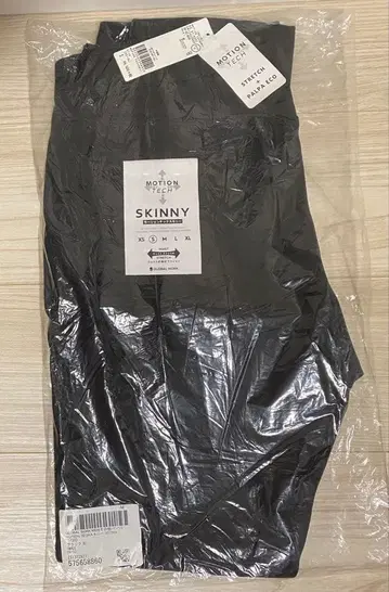 GLOBAL WORK 모션 테크 스키니 팬츠 S 사이즈 블랙
