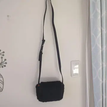 SILNA 퍼와 가죽 숄더백