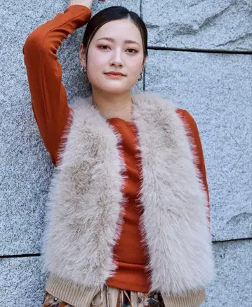 인조 모피 절개 베스트 베이지