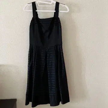 휘드베 슬리브리스 원피스 블랙