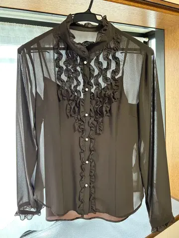 프릴 달린 다크 브라운 쉬폰 셔츠