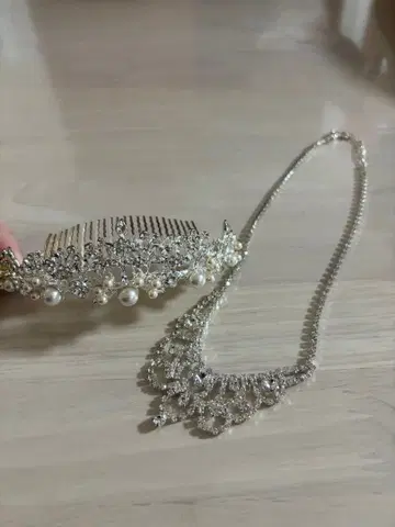 펄과 크리스탈의 티아라 & 목걸이 세트