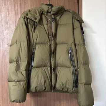 올리브색 후드 부착 다운 자켓 nishikawa DOWN