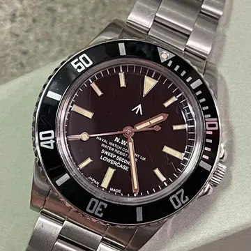 나발워치 스윕세컨드 쿼츠 손목시계