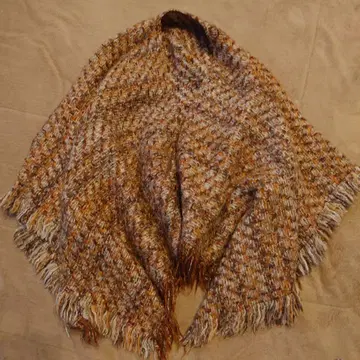 체크 무늬 브라운 판초