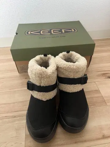 KEEN 후드로메오 미니 숏부츠 23.5cm