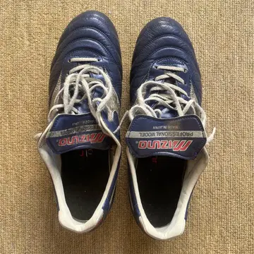 미즈노 프로페셔널 모델 축구화