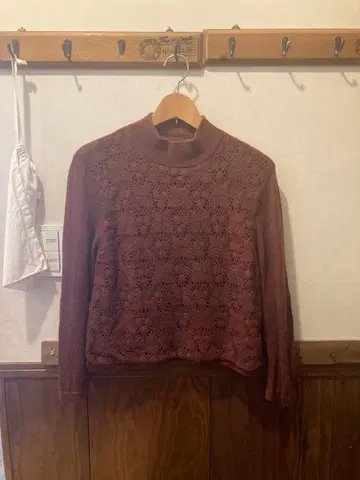 레리안 브라운 레이스 편직 터틀넥 스웨터