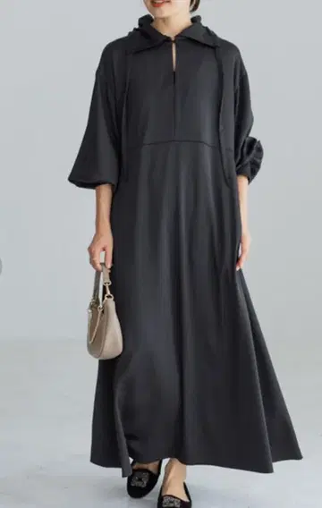 드로스트 컬러 블랙 원피스