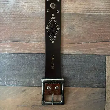 스터드 장식 블랙 가죽 벨트