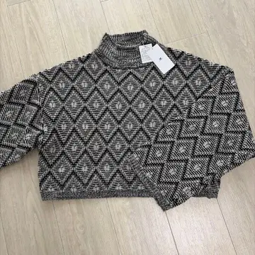 택 포함 새상품 어반 리서치 하이넥 스웨터