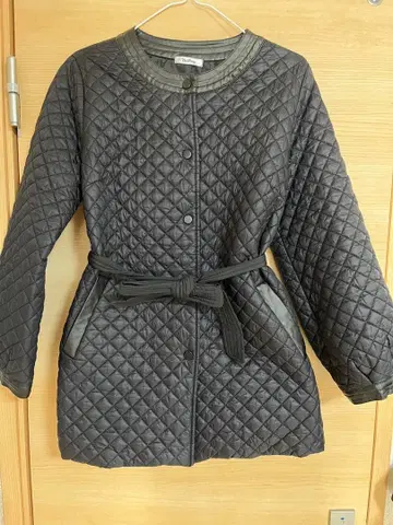 Belliny 블랙 퀼팅 롱 코트