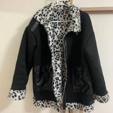 블랙 레오파드 무늬 무스탕 자켓