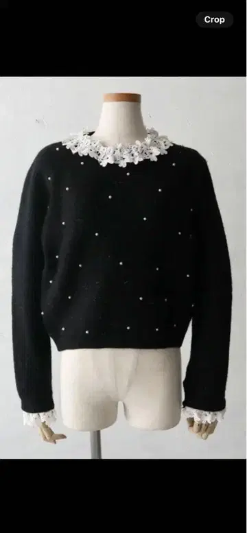 K.growth 레이스 카라 부착 블랙 니트 스웨터