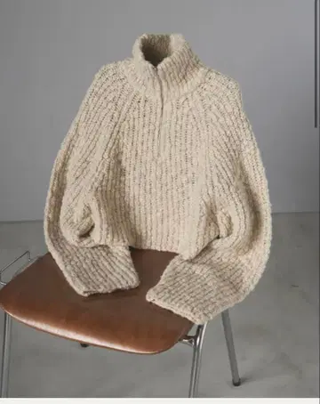 anuke 쇼트 집 니트 아이보리