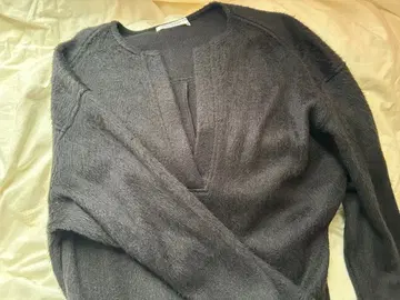 다크 그레이 V넥 긴팔 니트