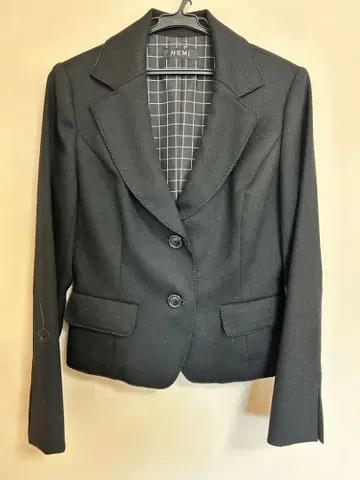 NEMI 블랙 테일러드 자켓