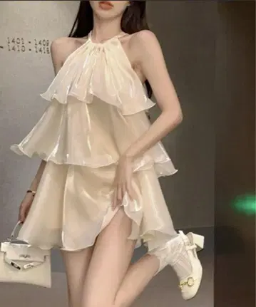 광택 프릴 홀더넥 드레스