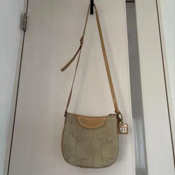 꽃 무늬 숄더백