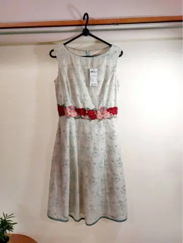 TOCCA 꽃무늬 자수 슬리브리스 무릎 기장 원피스