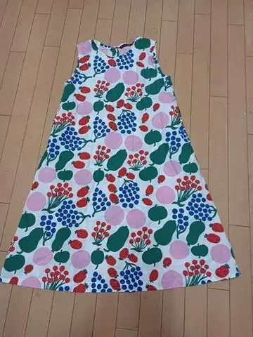 마리메꼬 유니클로 콜라보 후르츠 패턴 슬리브리스 원피스 M 사이즈