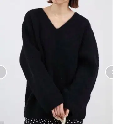 이에나 알파카 루프 V넥 니트 헤어리 샤기