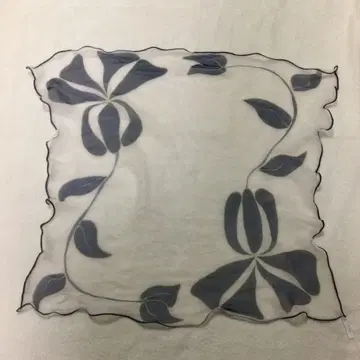 Belasco Paris 실크 100% 꽃무늬 스카프